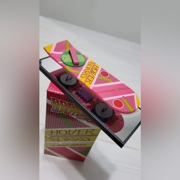 Back to the Future 2-Inch Desktop Model Hoverboard - Picture 2 of 5